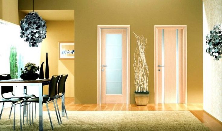 Двери цвета беленый дуб в интерьере квартиры